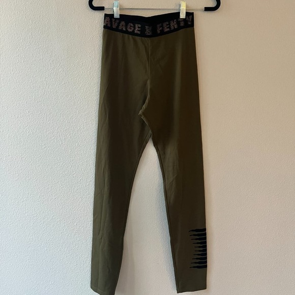 Savage X Fenty Forever Savage High Waisted Pull On Leggings Size Medium - Picture 2 of 7